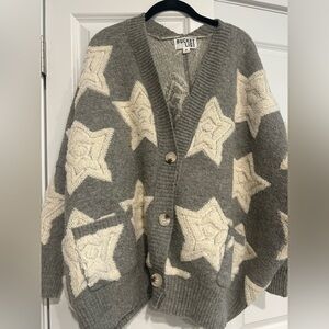 EUC BUCKETLIST Wrapped in Stars Oversized Cardigan in Gray and Cream